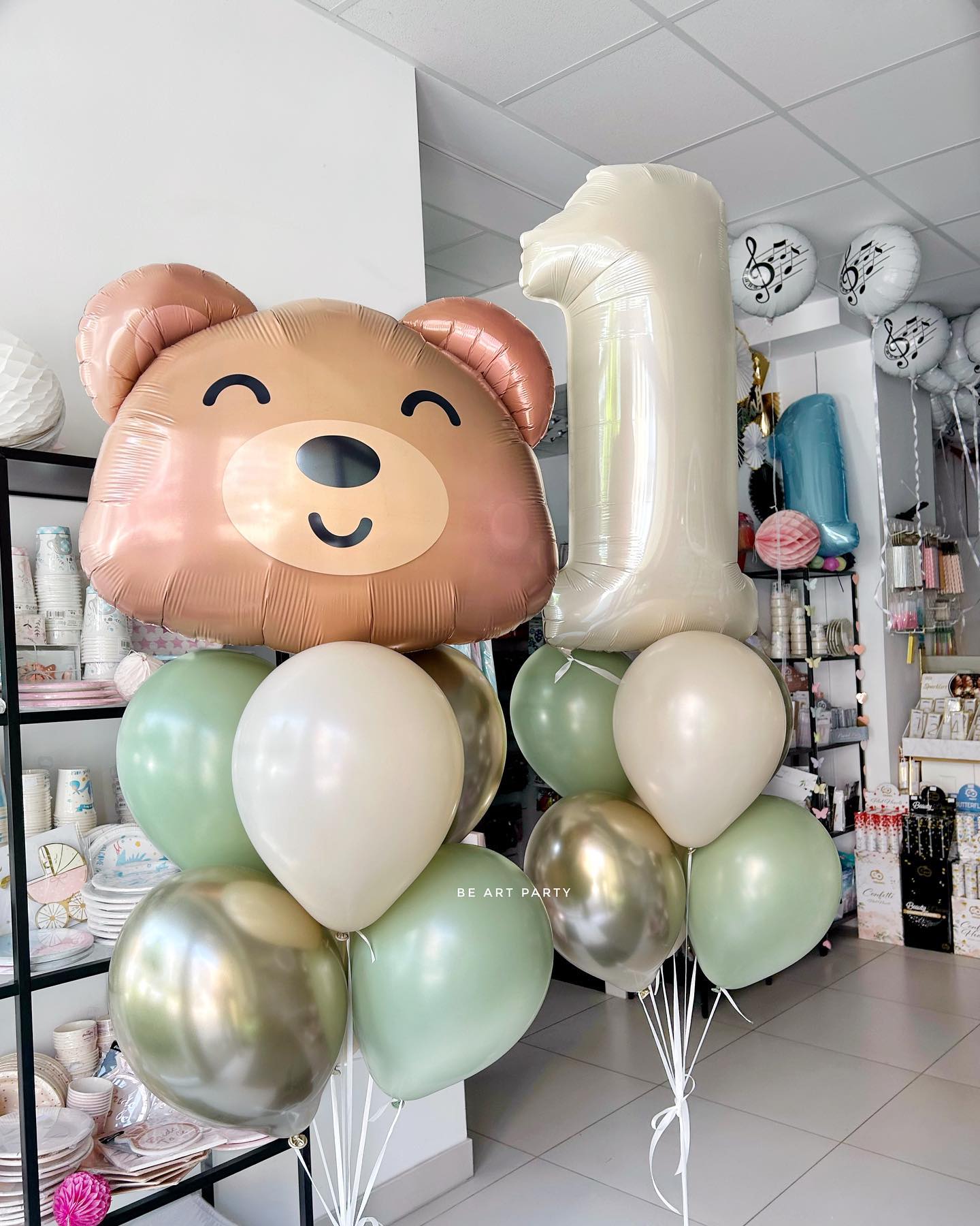 Bukiet z balonów na roczek w leśnym klimacie