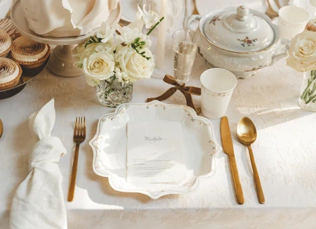 Talerzyki papierowe dekoracyjne z ornamentem, biały, 26cm