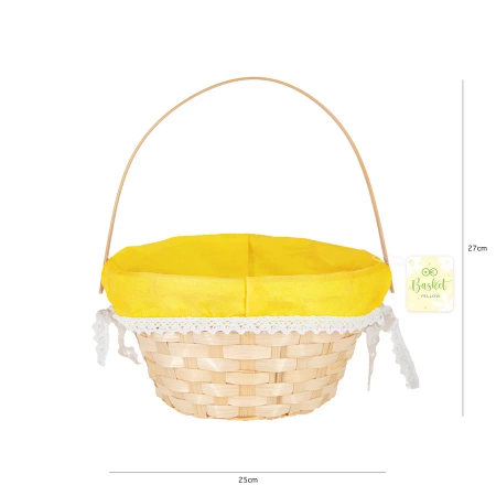 Koszyk wielkanocny wyłożony zółtą tkaniną
