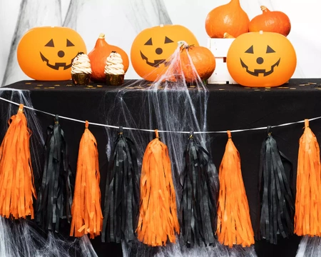 Girlanda Halloween Frędzle czarno-pomarańczowa